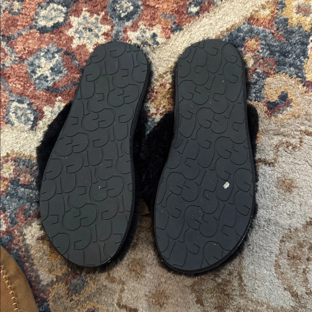 UGG Black Shearling Slide Slippers - Plush Open-Toe Comfort Size 8 - Picture 4 of 4